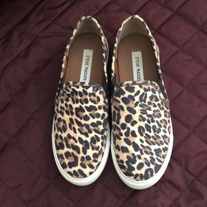 Gently used 8.5 Steve Madden Women’s Talo Sneaker